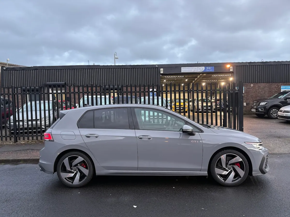 JMC Used Cars Ltd AUTOTRADER RETAILER OF THE YEAR WINNERS photo 9