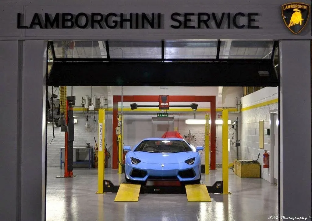 Lamborghini Pangbourne — Lamborghini dealer in Reading