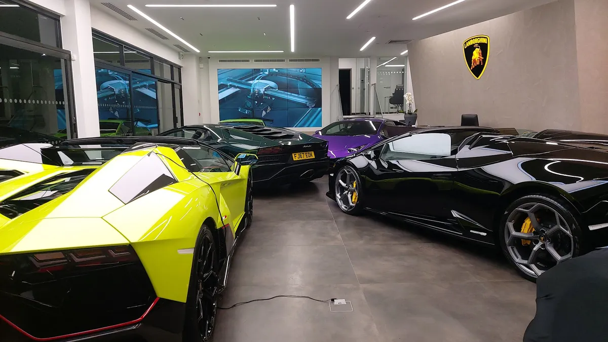 Lamborghini Pangbourne photo 3