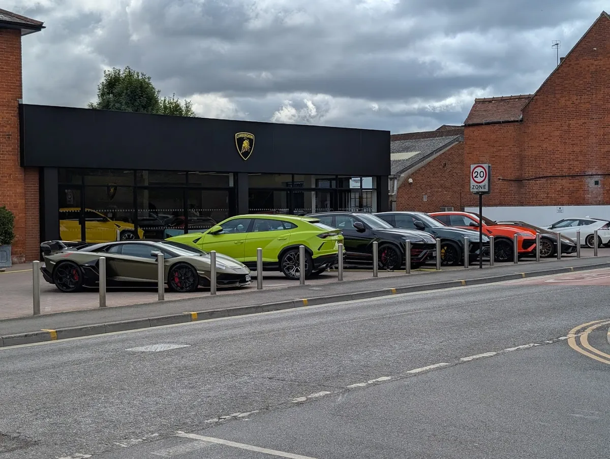 Lamborghini Pangbourne photo 8