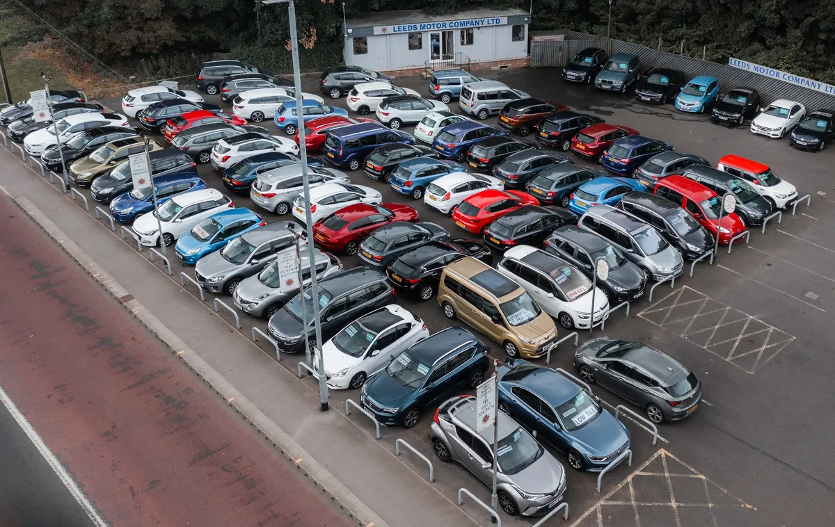Leeds Motor Co Ltd Commercial Road — Used car dealer in Leeds