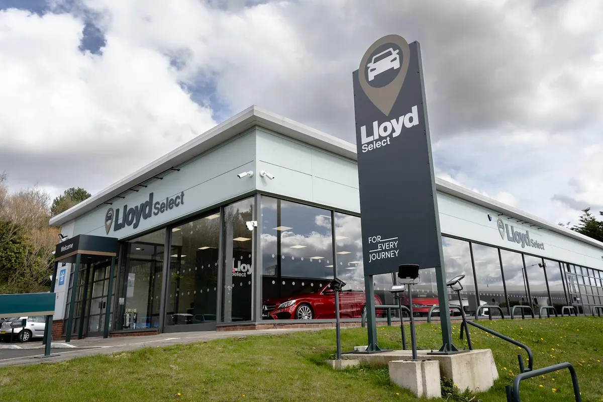 Lloyd Select Newcastle photo 2