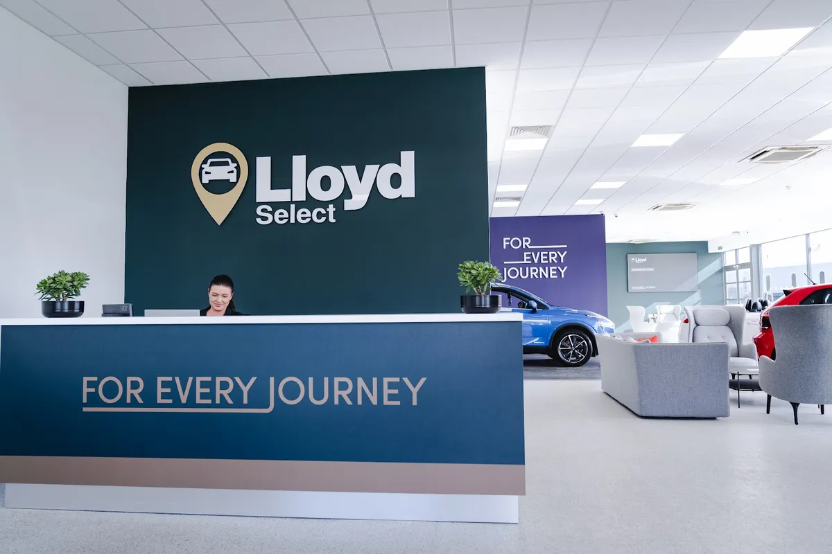 Lloyd Select Newcastle photo 4