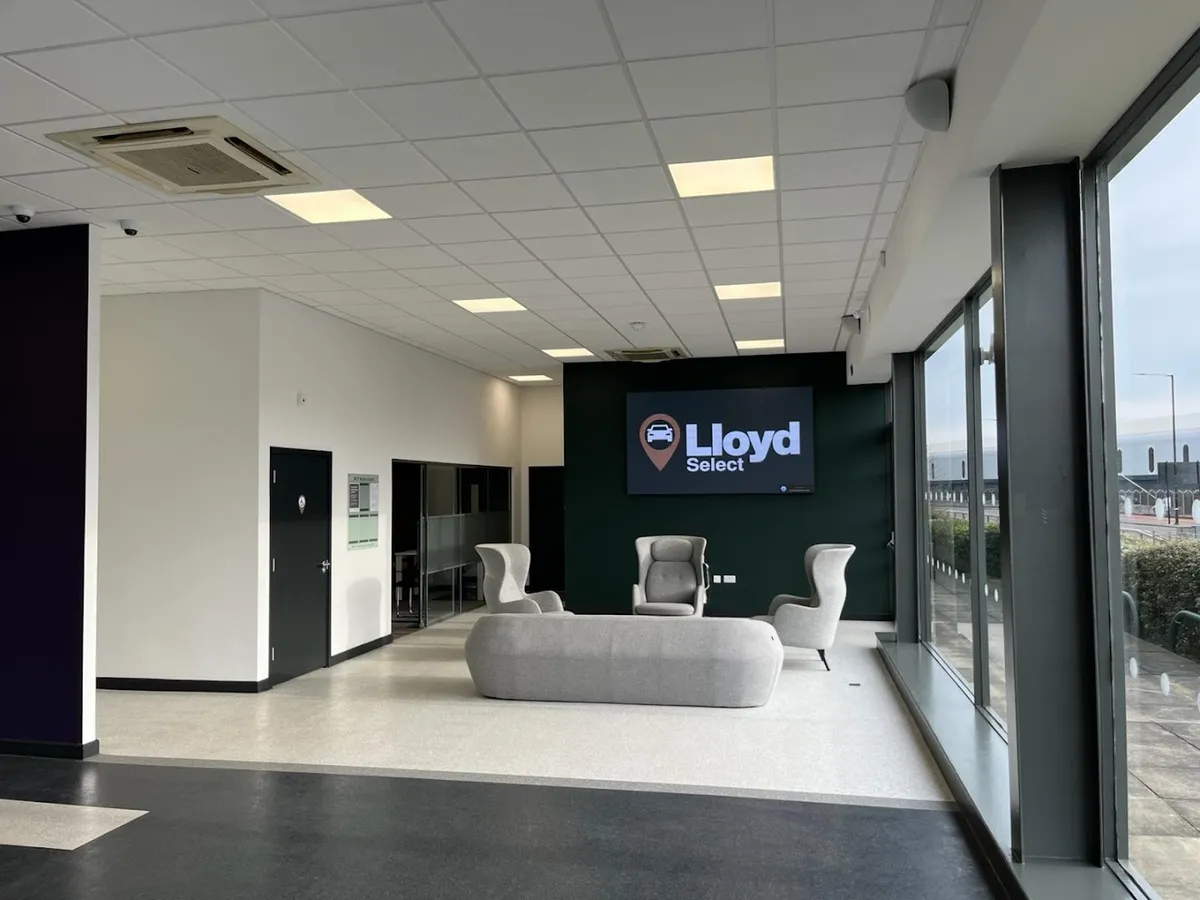 Lloyd Select Newcastle photo 5