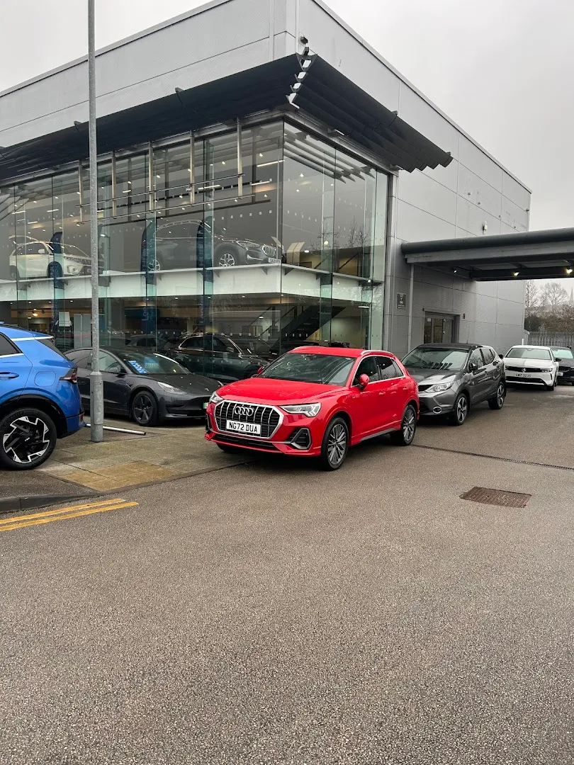 Lookers CAR HUB Birmingham photo 4