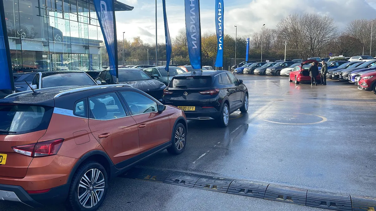 Lookers CAR HUB Birmingham photo 9