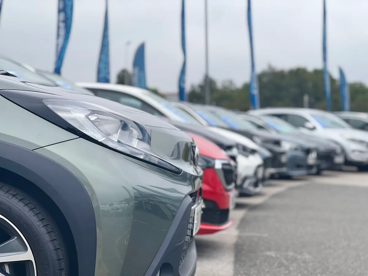 Lookers CAR HUB Birmingham photo 10