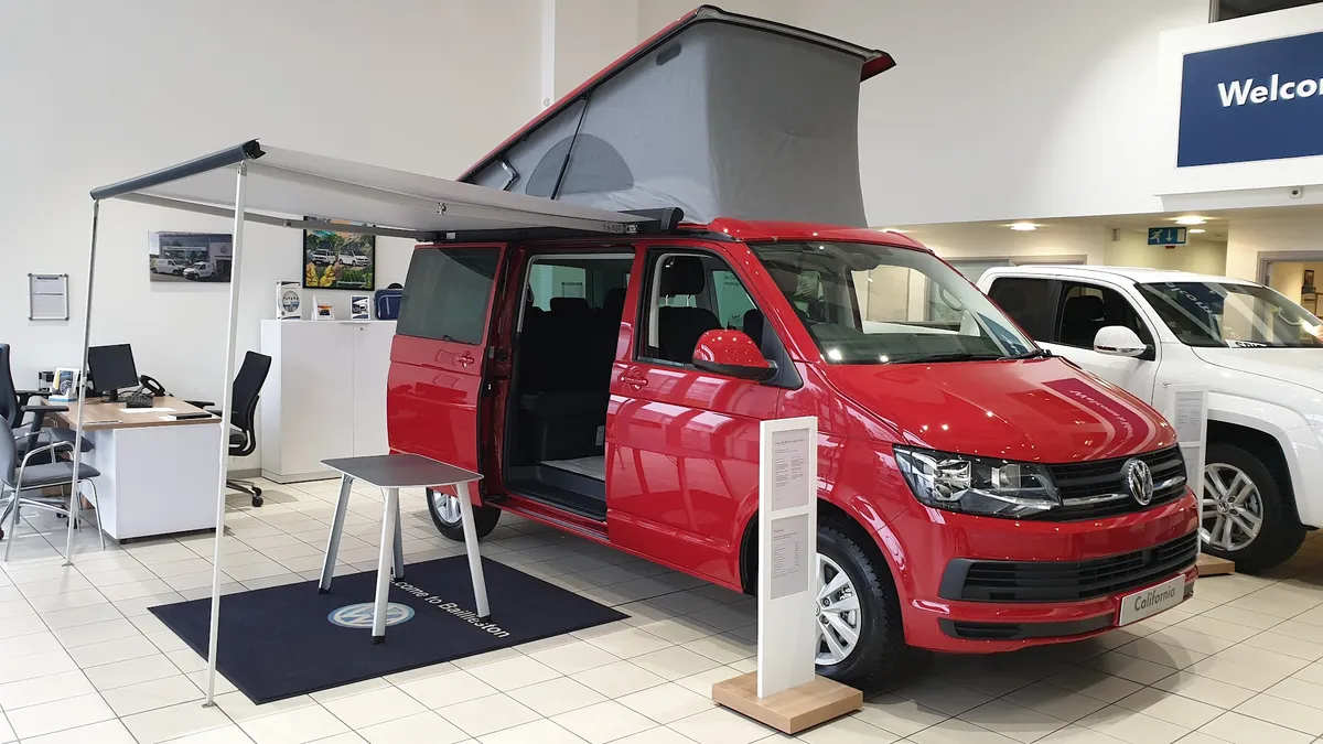 Lookers Volkswagen Van Centre Baillieston photo 3