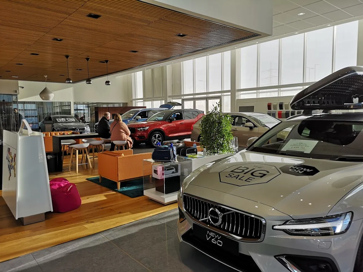 Lookers Volvo Glasgow photo 8