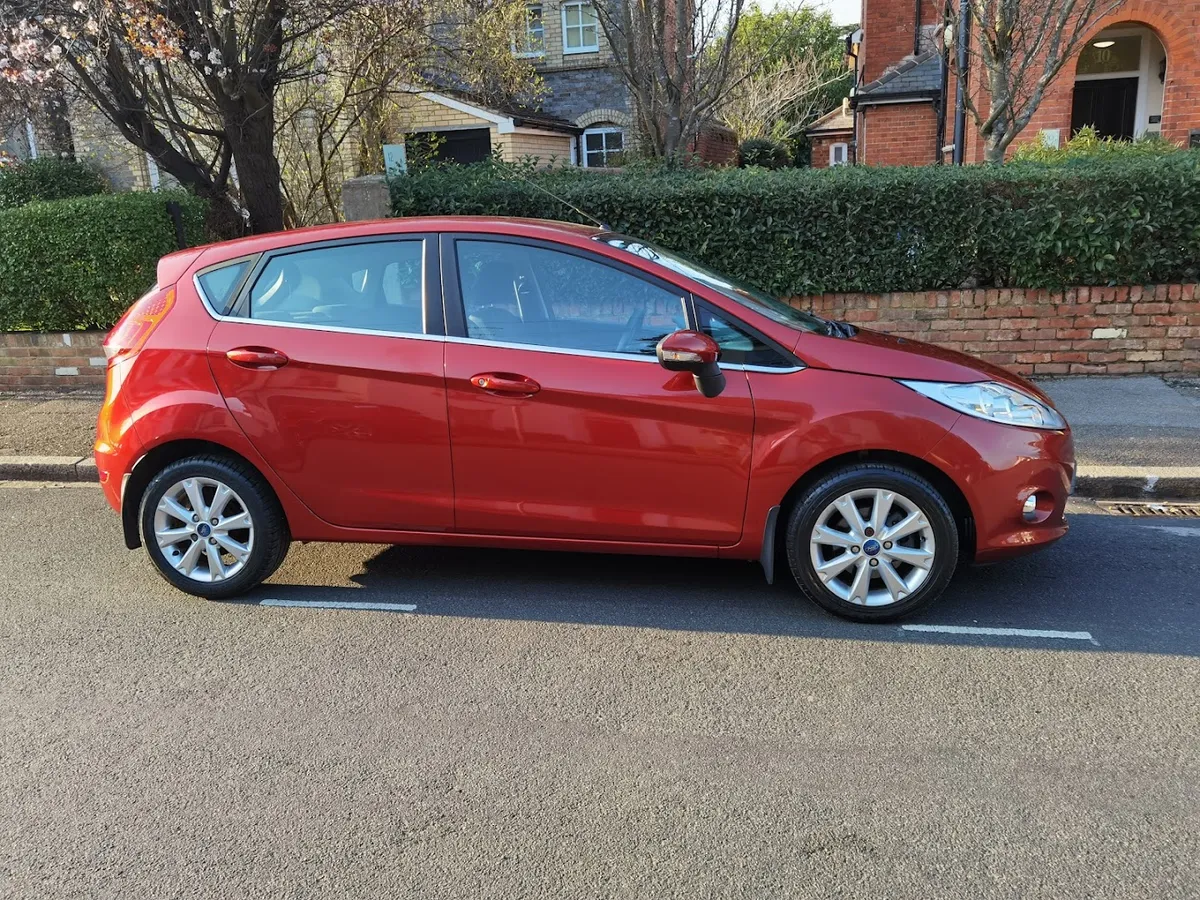 lyndelworld Cars photo 3