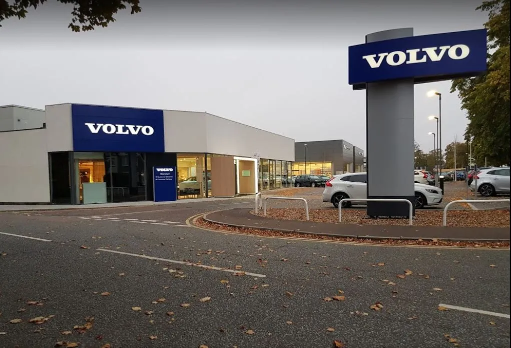 Marshall Volvo Cambridge photo 2