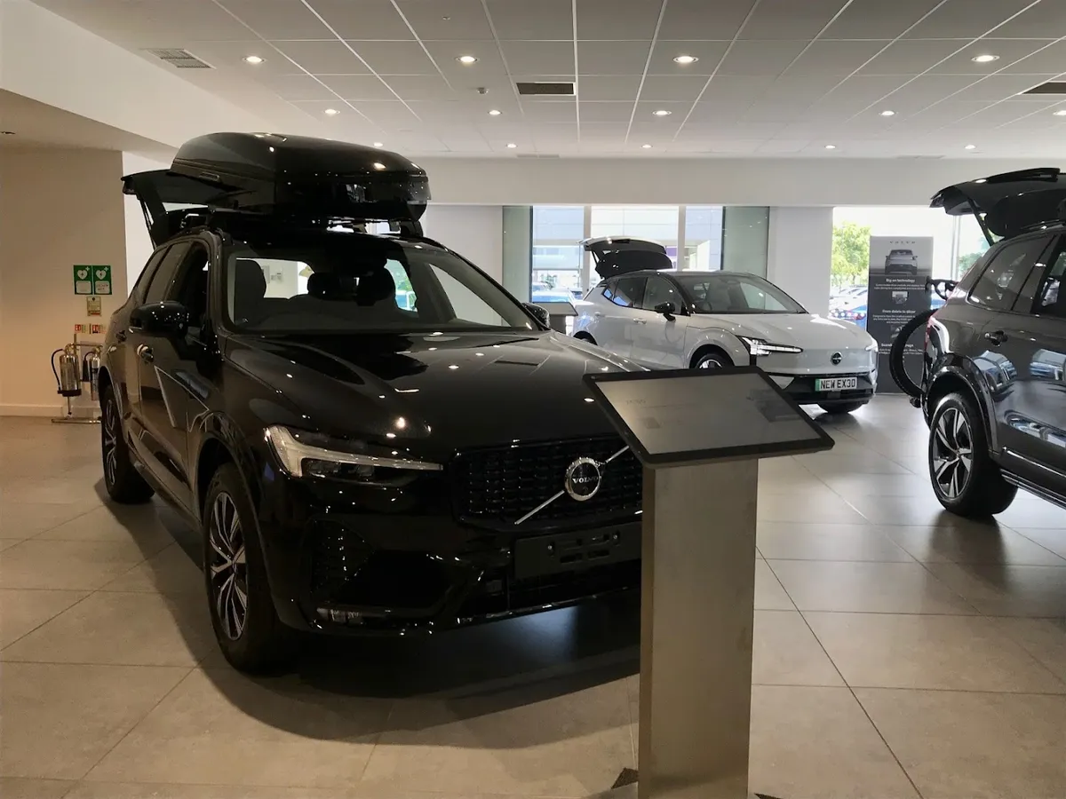 Marshall Volvo Cambridge photo 3