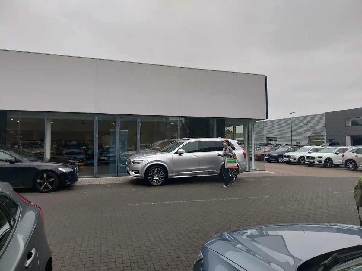 Marshall Volvo Cambridge photo 4