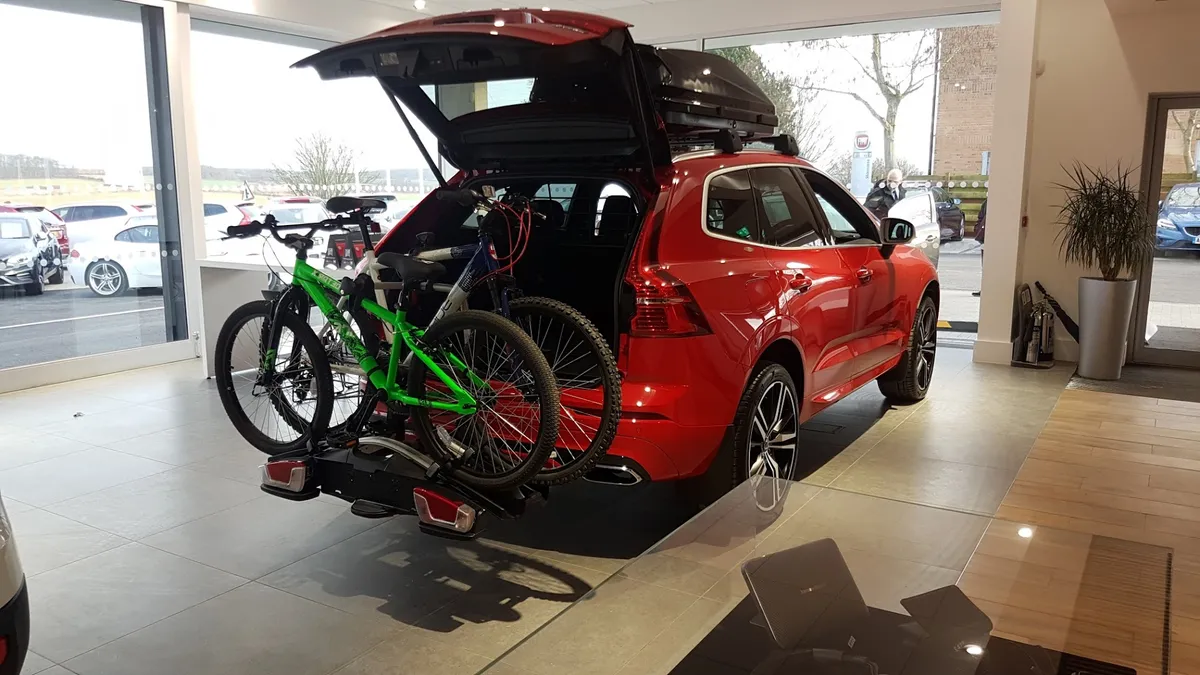 Marshall Volvo Grantham photo 3