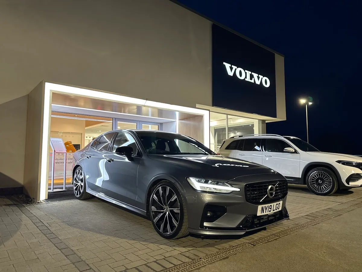 Marshall Volvo Grantham photo 7