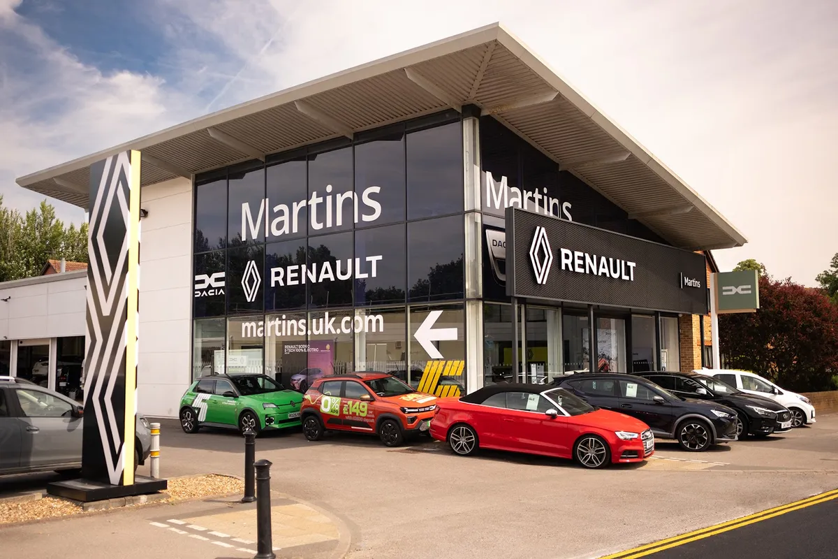 Martins Renault Reading — Renault dealer in Reading