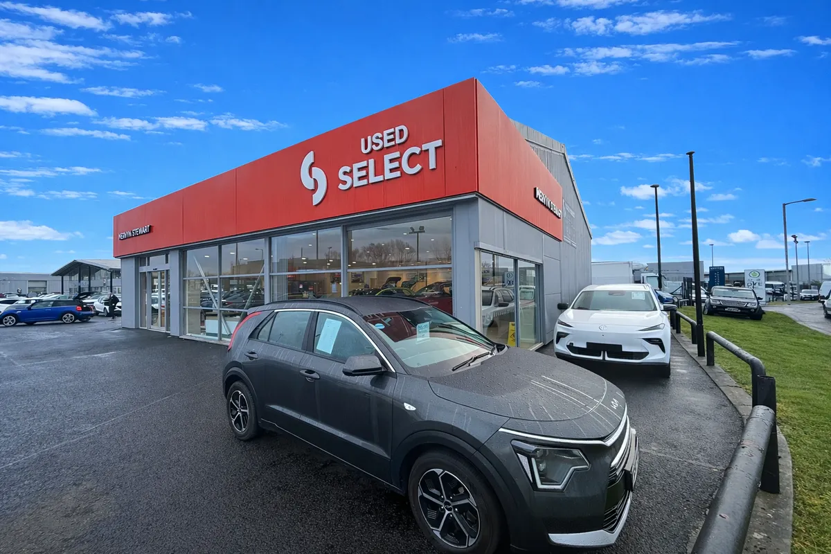 Mervyn Stewart Used Select photo 3