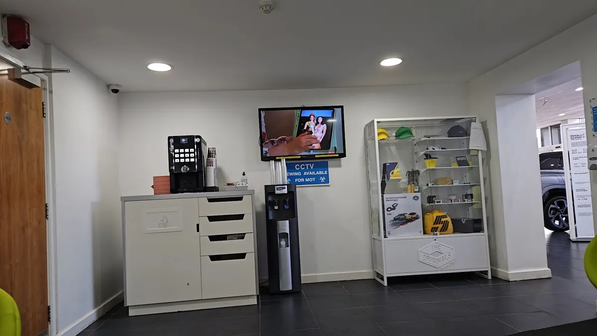 Renault Aldershot SMC photo 2