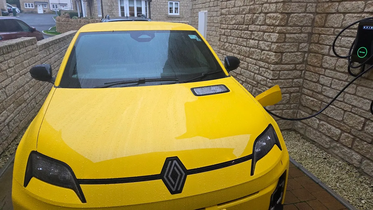 Renault Bristol East photo 10