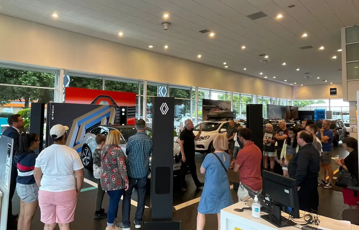 Renault Cardiff photo 7