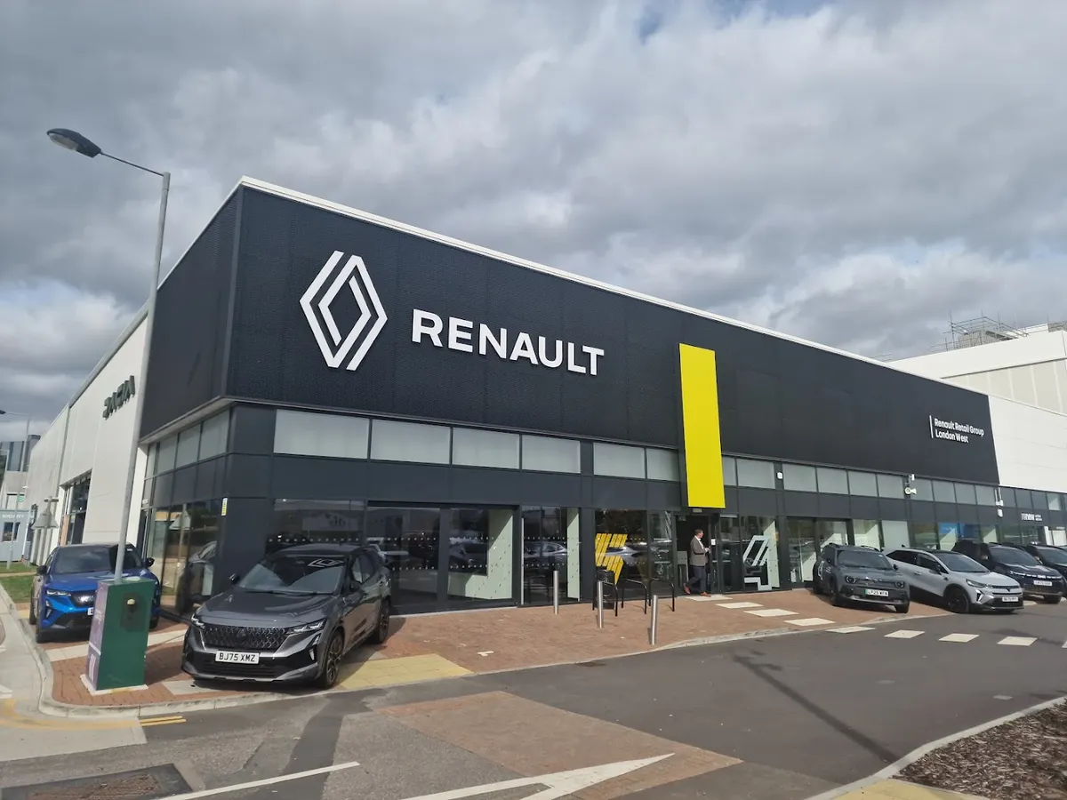 Renault London West — Renault dealer in Brentford