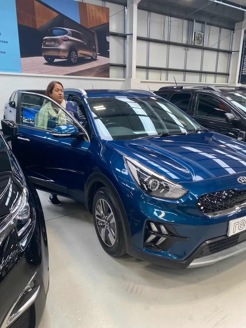 Renault London West photo 7