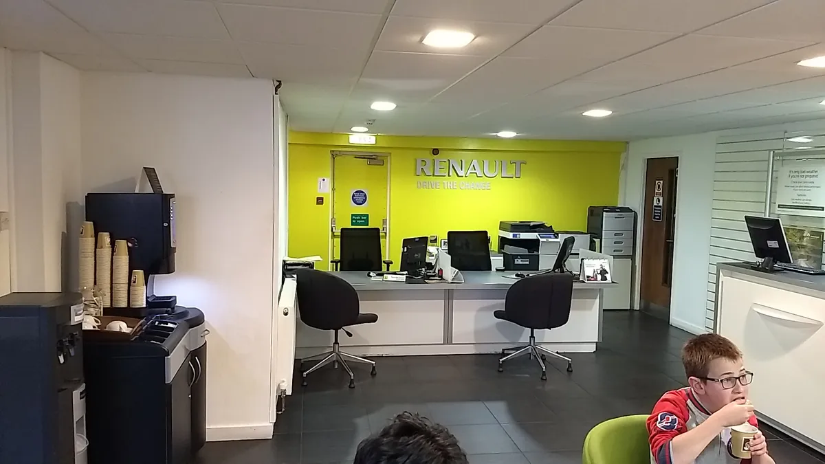 Renault Romford photo 4