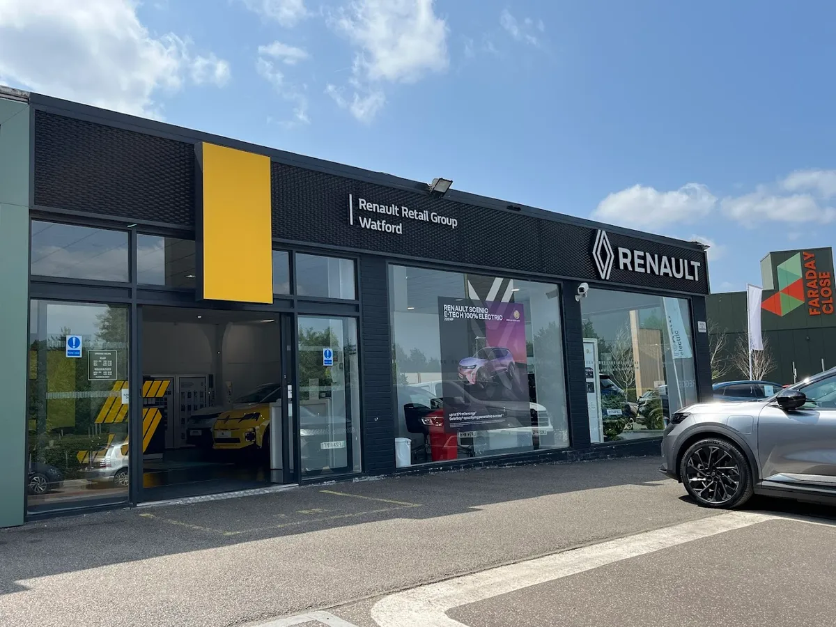 Renault Watford photo 3