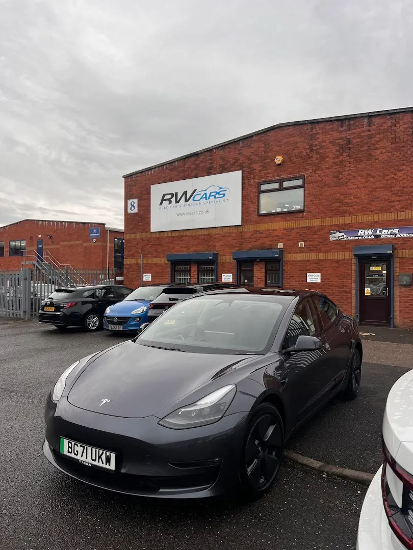 RW Cars - Showroom — Car dealer in Derby