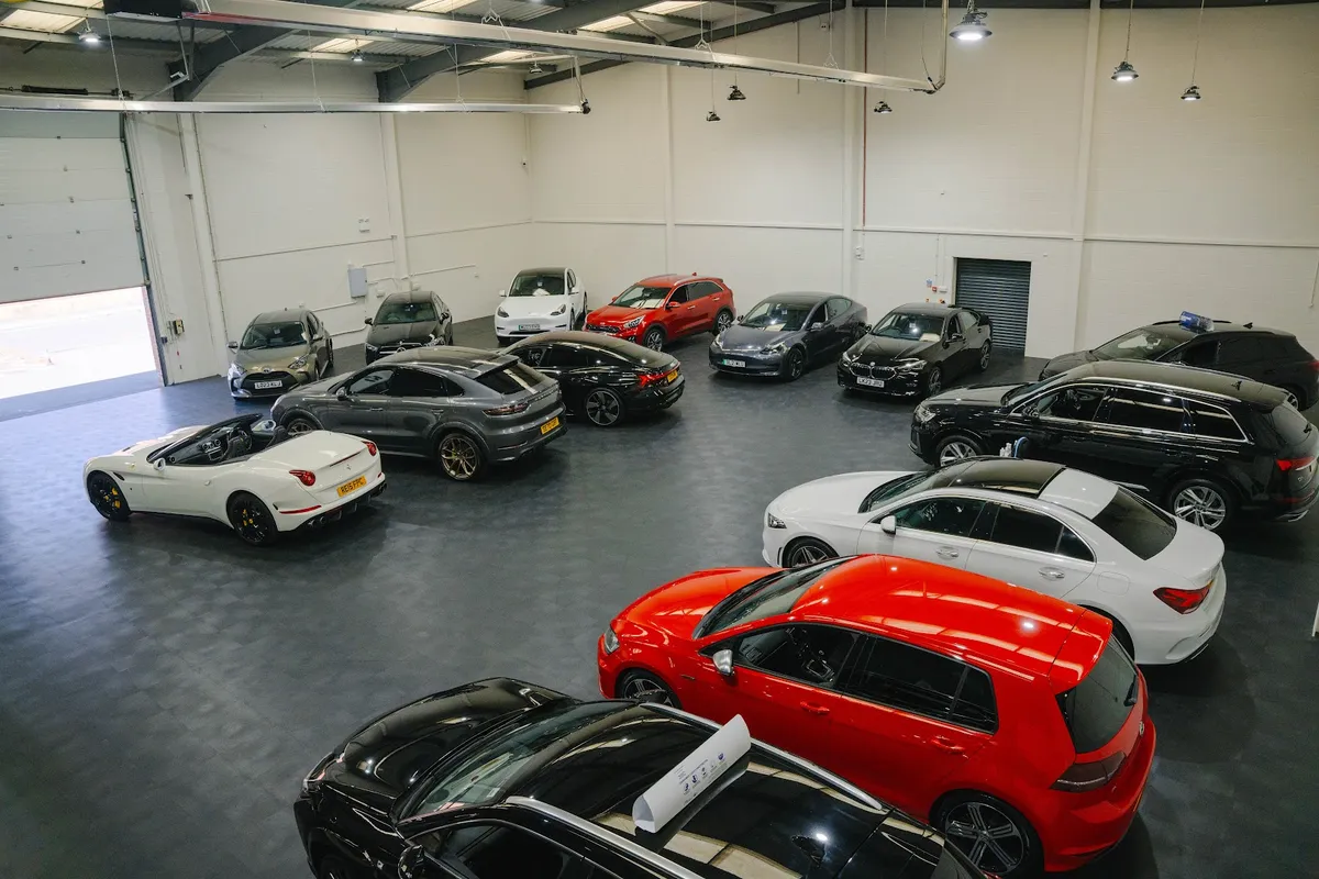 RW Cars - Showroom photo 3