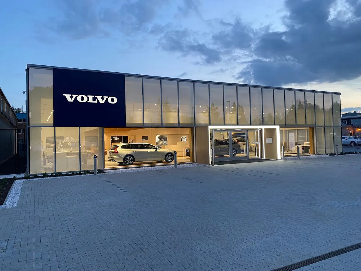 Snows Volvo Southampton — Volvo dealer in Southampton