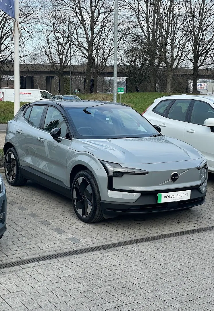 Snows Volvo Southampton photo 5