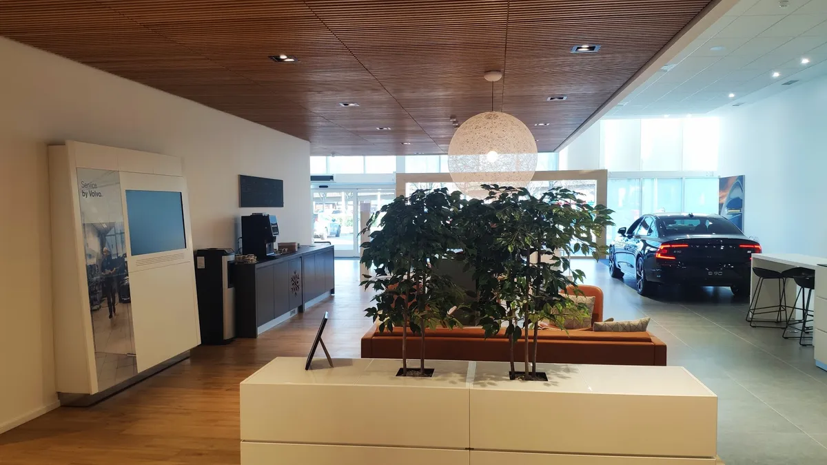 Snows Volvo Southampton photo 8