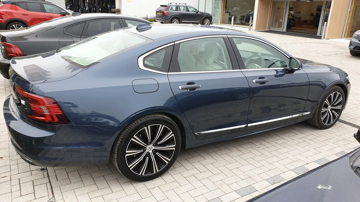 Snows Volvo Southampton photo 9