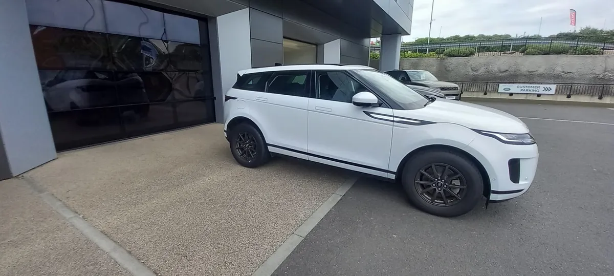 Southeast Motors Land Rover Brighton photo 6