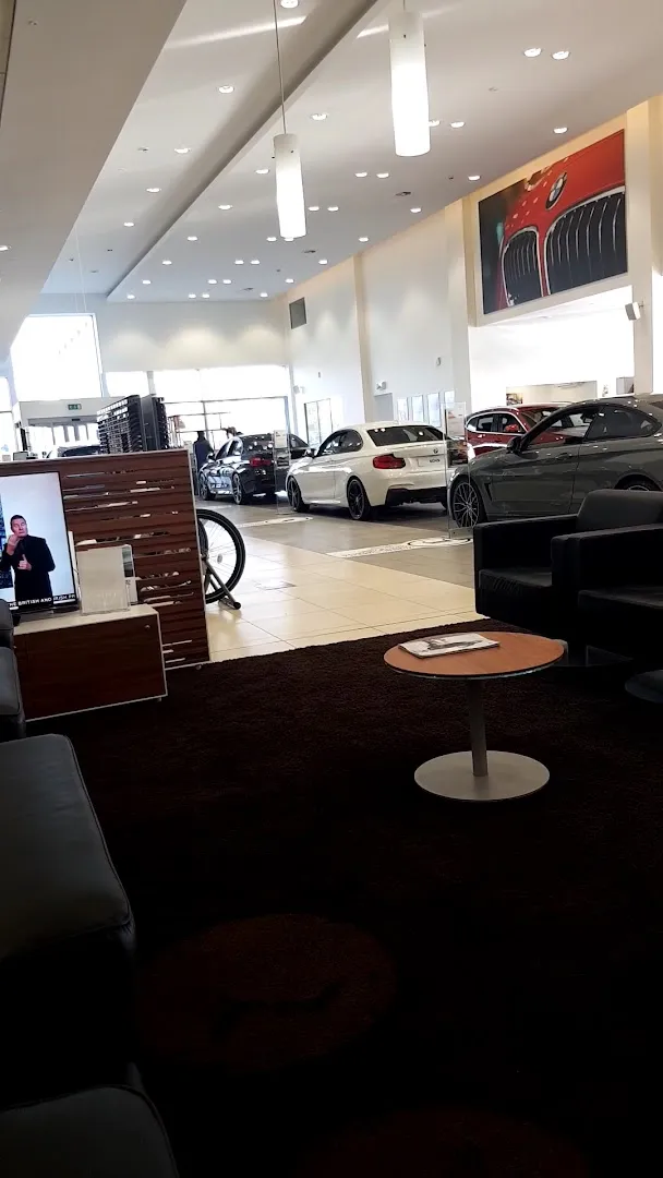 Stratstone BMW Milton Keynes photo 2