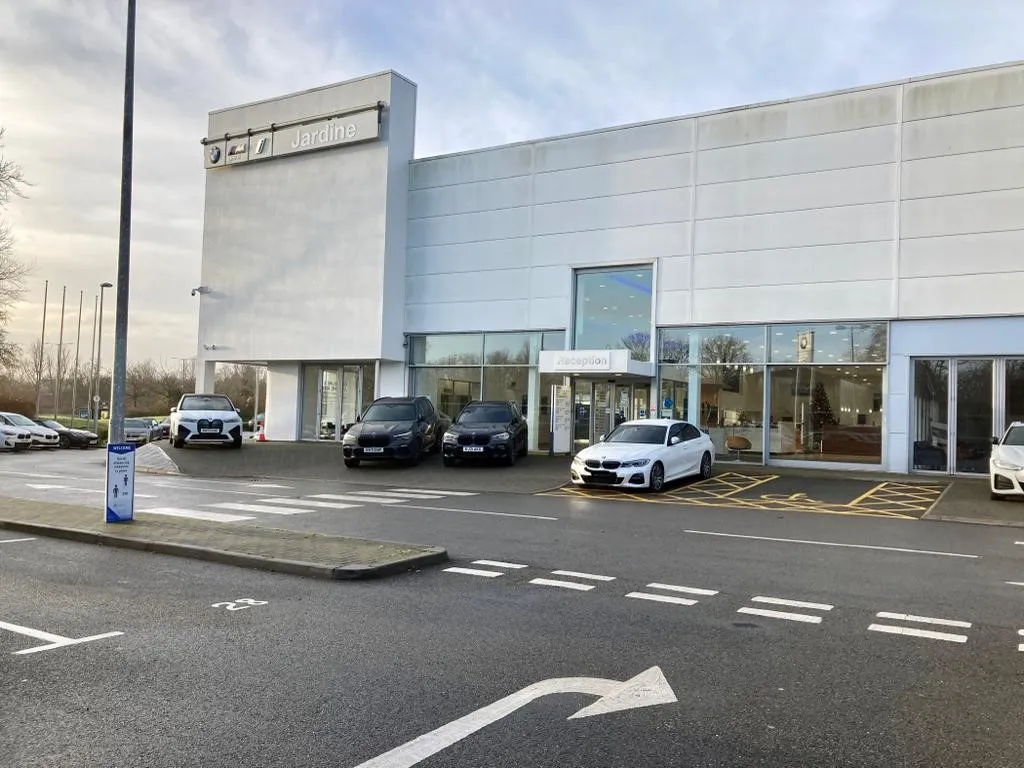 Stratstone BMW Milton Keynes photo 7