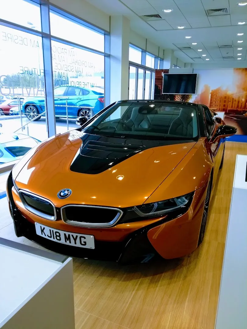 Stratstone BMW Milton Keynes photo 9