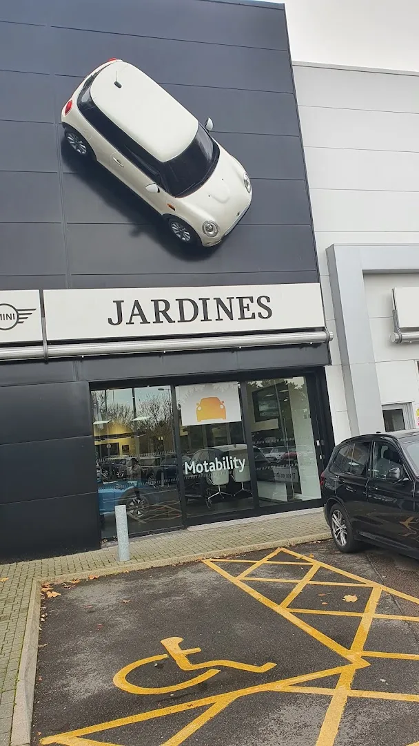 Stratstone BMW Milton Keynes photo 10