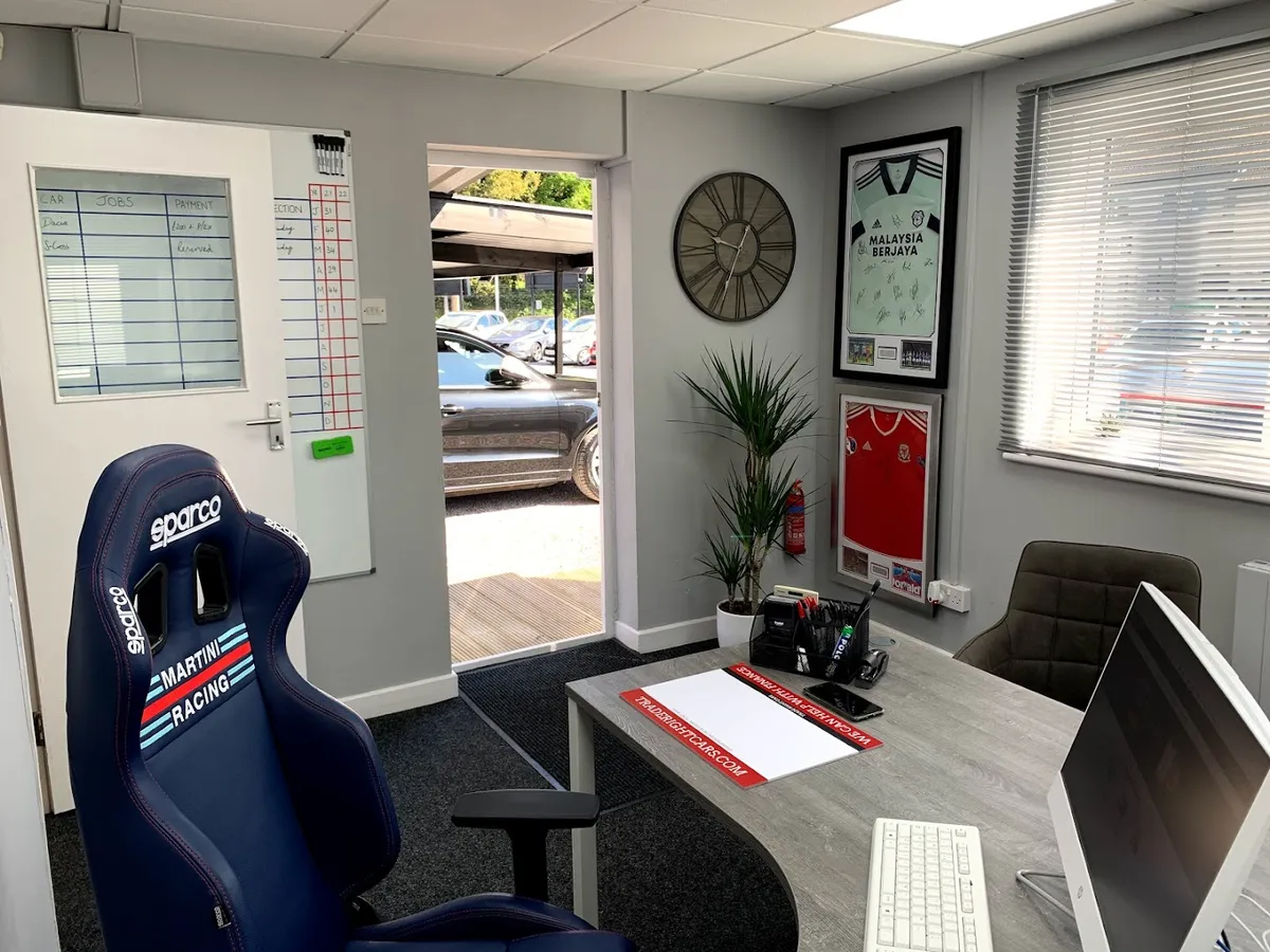 Trade Right Cars Cardiff photo 3