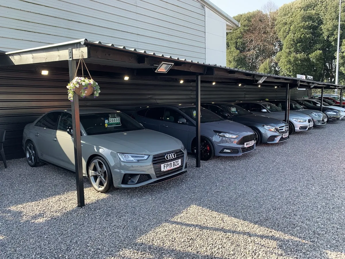 Trade Right Cars Cardiff photo 4