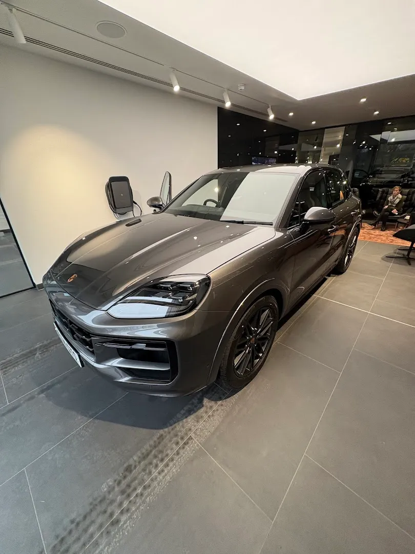 V12 Automobil Limited — Car dealer in London