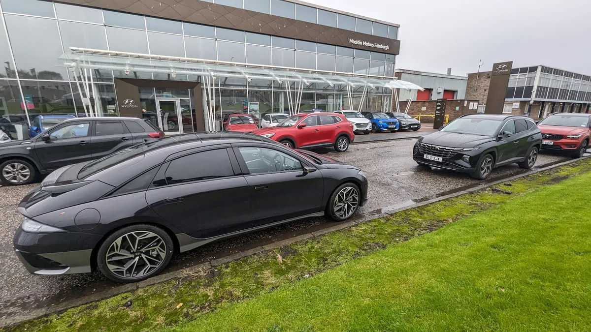 Vertu Hyundai Edinburgh East photo 9
