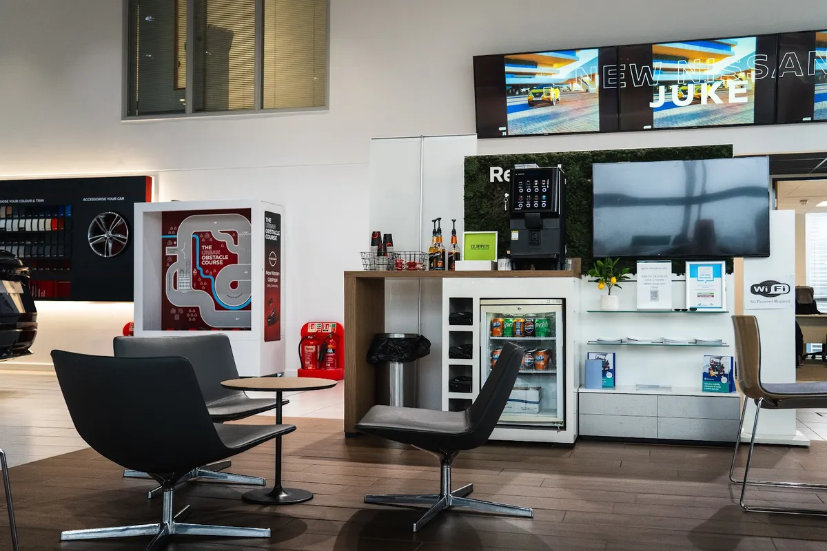 Vertu Nissan Glasgow Central photo 6