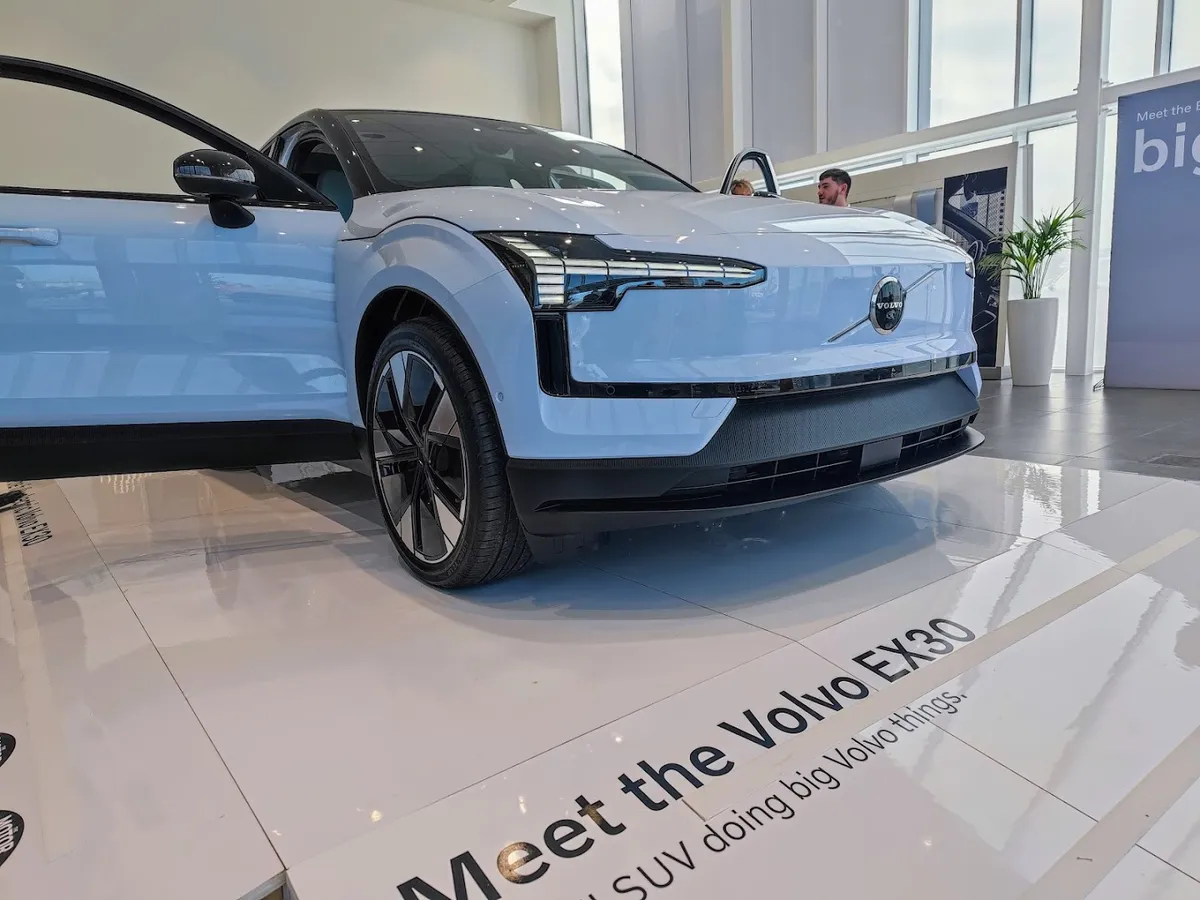 Waylands - Volvo Cars Bristol photo 10