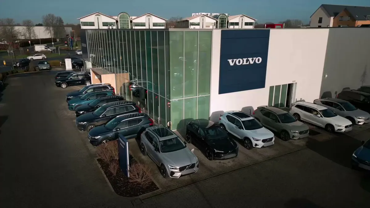 Waylands - Volvo Cars Reading photo 2