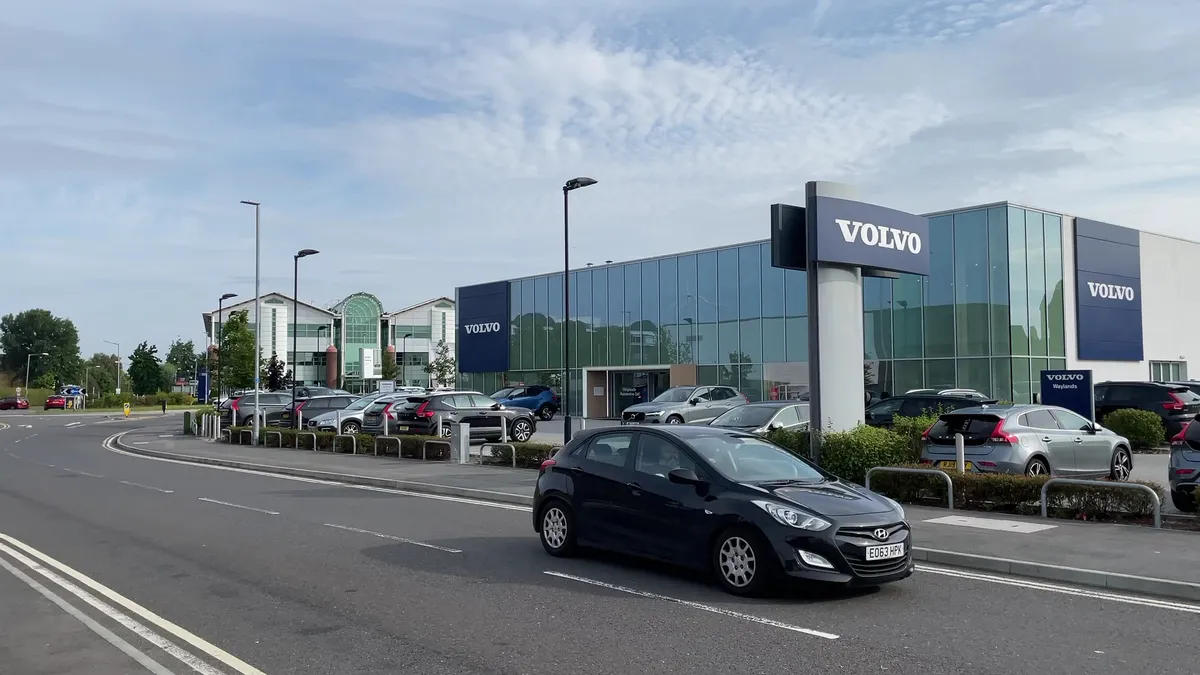 Waylands - Volvo Cars Reading photo 8
