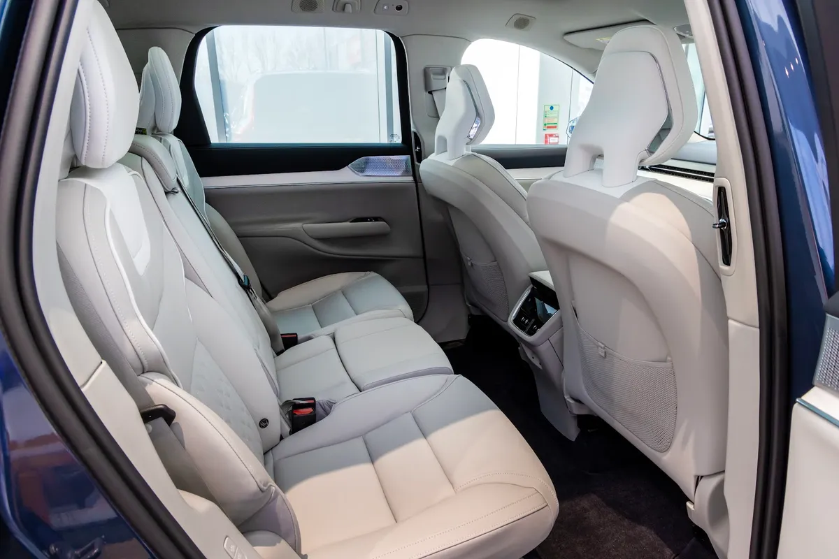 Waylands - Volvo Cars Reading photo 9