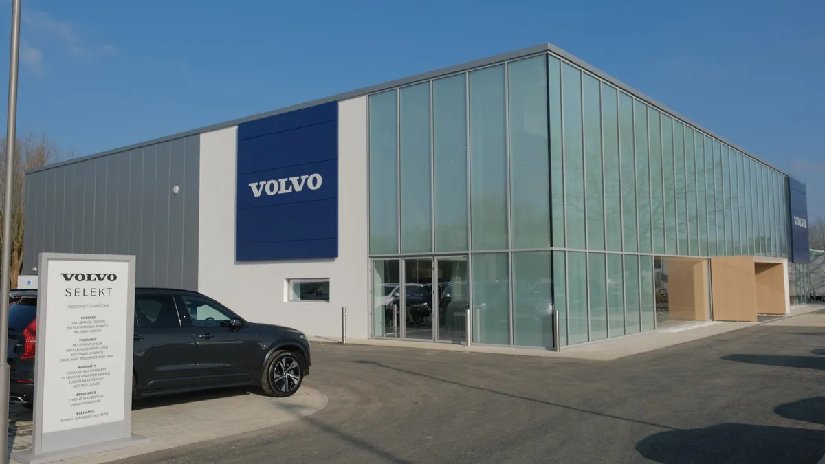 Waylands Volvo Swindon photo 3