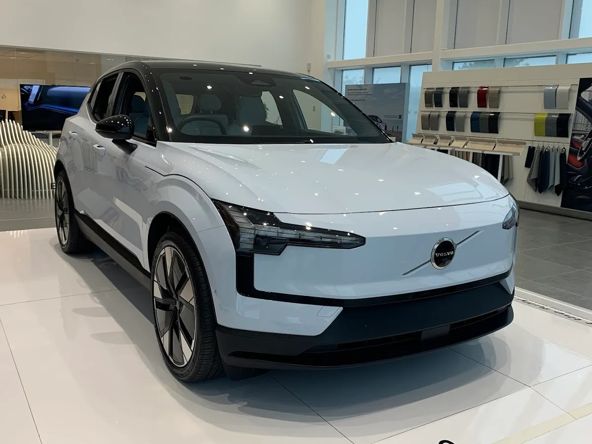 Waylands Volvo Swindon photo 5